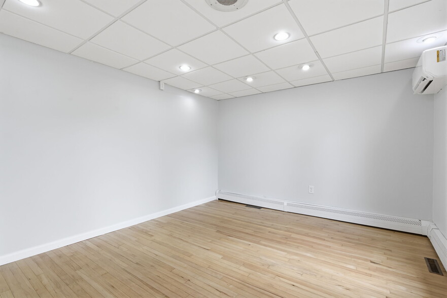 More Photos Of 168 White Horse Ave, Hamilton Office For Sale