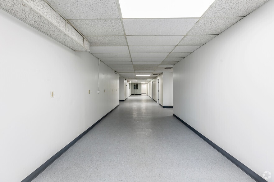 More Photos Of 2401 72nd St N, Saint Petersburg Manufacturing For Sale