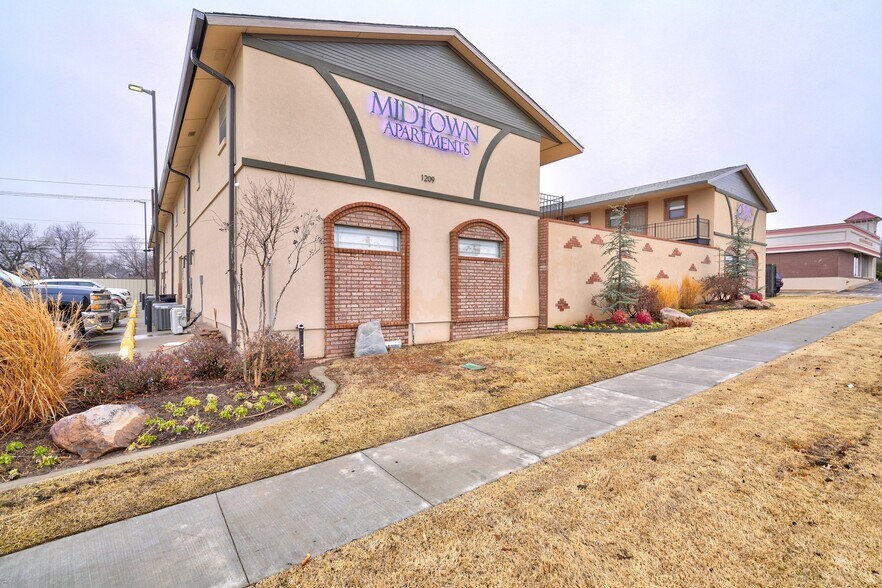 More Photos Of 1207 W Gore Blvd, Lawton Apartments For Sale