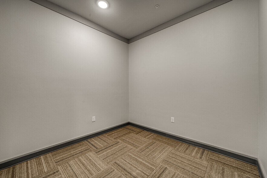 More Photos Of 1312 W Exchange Pky, Allen Medical For Lease