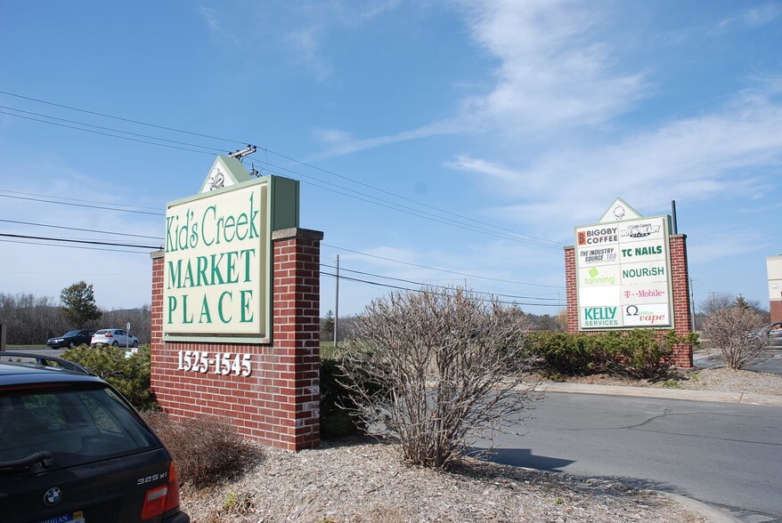 More Photos Of 1535 S Division St, Traverse City Storefront For Sale