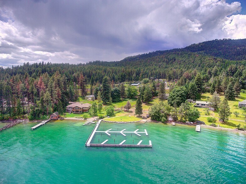 More Photos Of 23113 Rollins Lakeshore Dr, Rollins General Retail For Sale