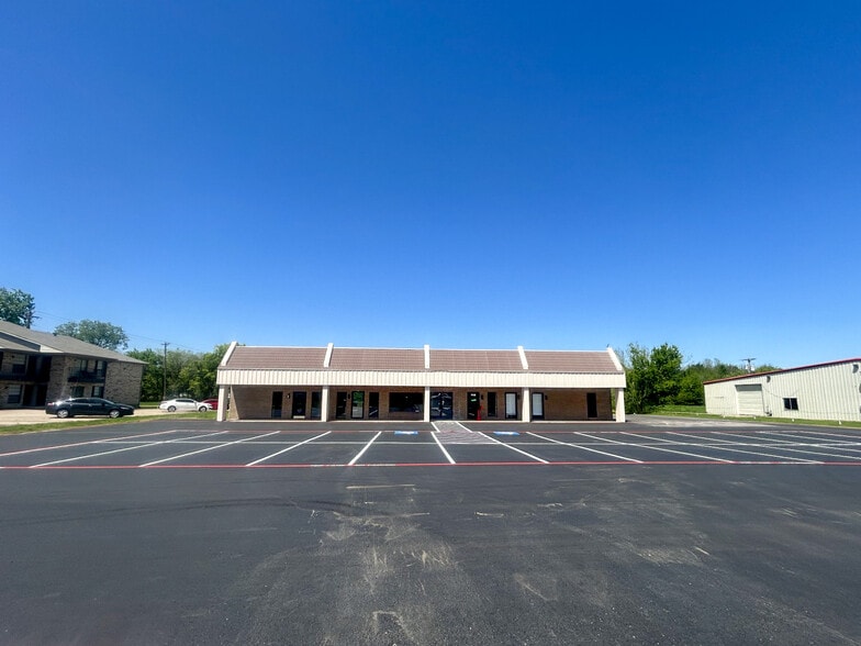 More Photos Of 1118 Interstate Highway 30, Greenville Storefront Retail Office For Lease
