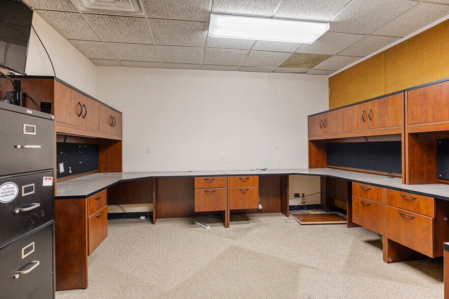 More Photos Of 27W530 High Lake Rd, Winfield General Retail For Sale