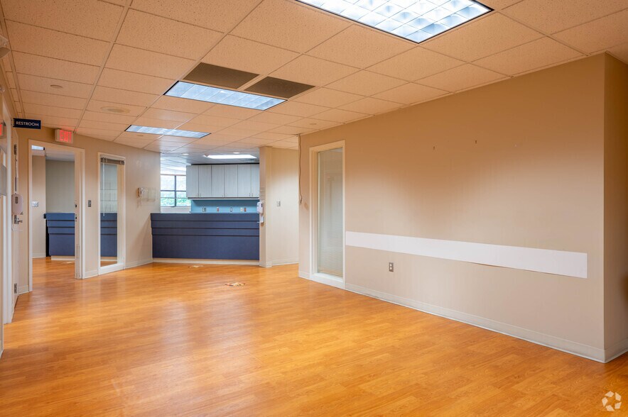 More Photos Of 940 N Marr Rd, Columbus Medical For Lease