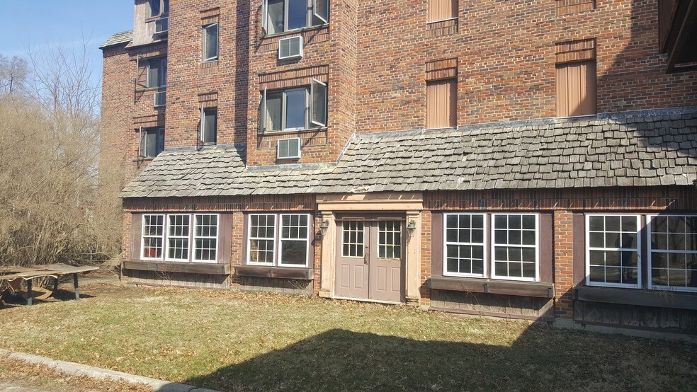 More Photos Of 1 Carrollton Blvd, Mount Carroll Hotel For Sale