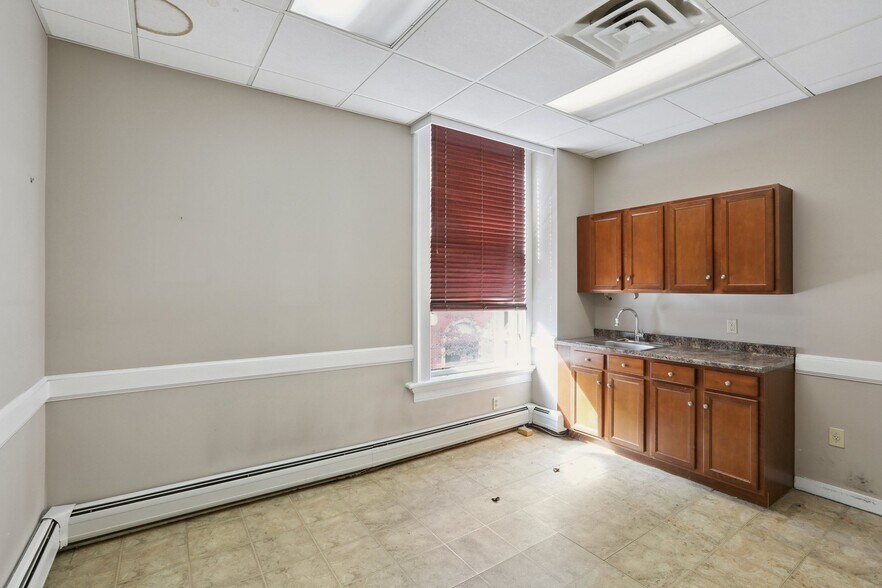 More Photos Of 248 Main St, Danbury Office For Sale