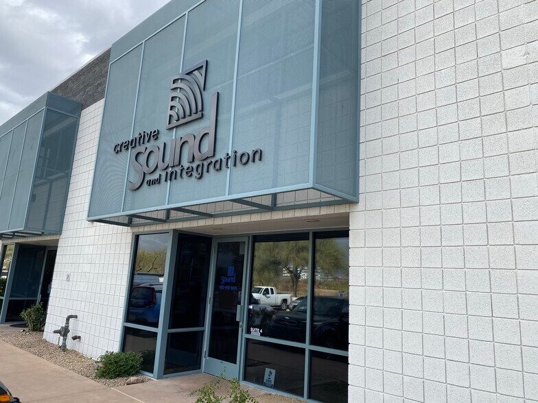 More Photos Of 15955 N Dial Blvd, Scottsdale Light Distribution For Lease