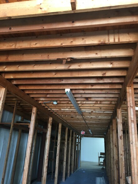 More Photos Of 237 Interstate Blvd, Sarasota Warehouse For Lease
