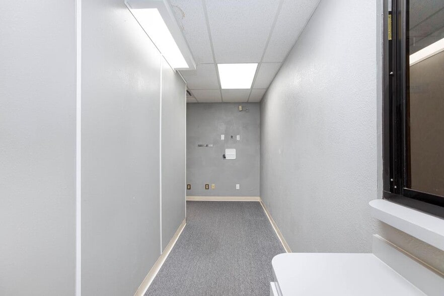 More Photos Of 872 E Sahara Ave, Las Vegas Medical For Lease