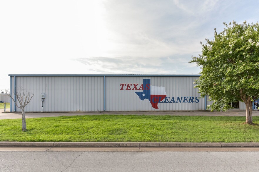 More Photos Of 124 Faircrest Dr, Cleburne Freestanding For Lease