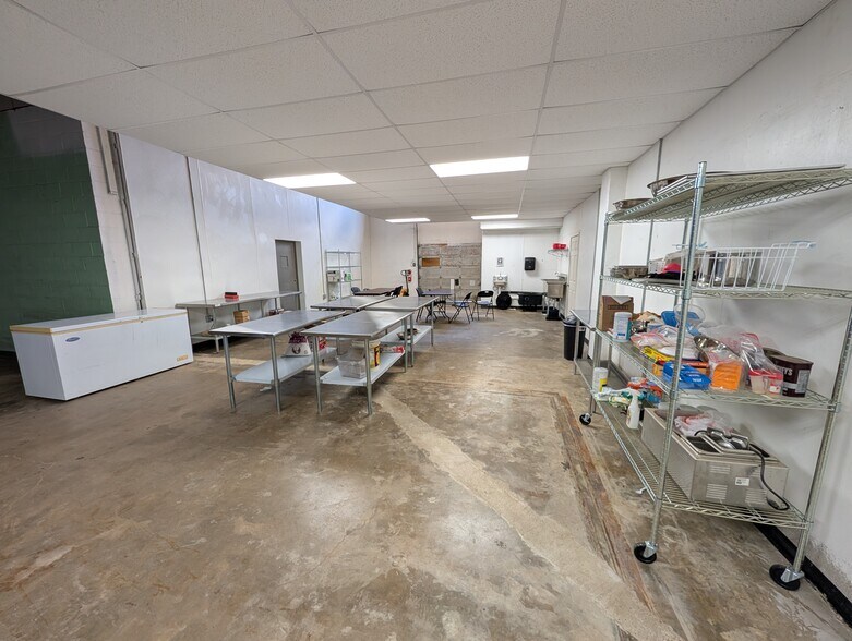 More Photos Of 412 McKeen St, Waco Warehouse For Sale
