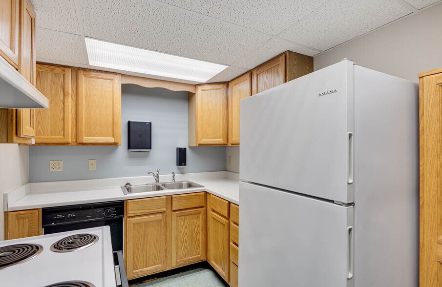 More Photos Of 32 E Mendota Rd, Inver Grove Heights Auto Dealership For Sale