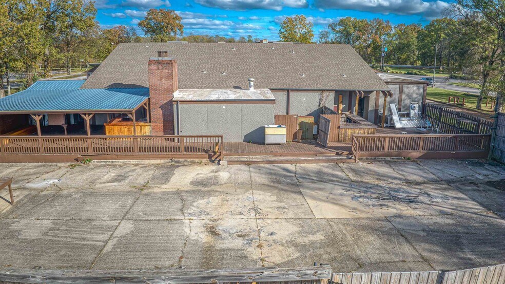 More Photos Of 4840 Hatch Blvd, Muscle Shoals Restaurant For Sale