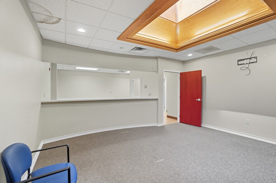 More Photos Of 916-920 W Market St, Lima Medical For Lease