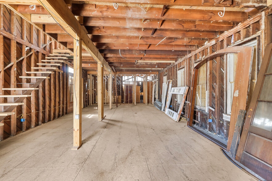 More Photos Of 423 W 42nd St, Savannah General Retail For Sale