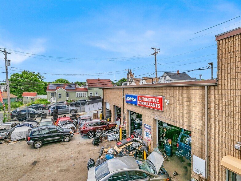 292 Lowell St, Lawrence, MA 01841 Auto Repair For Sale