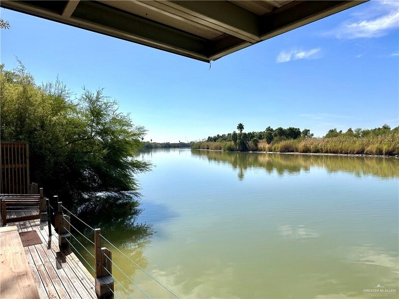 More Photos Of 214 E Chimney Rd, Mission Restaurant For Sale