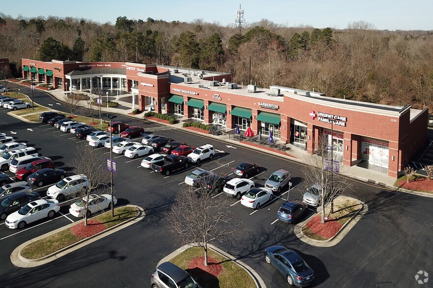 More Photos Of 1231 Eastchester Dr, High Point Unknown For Lease