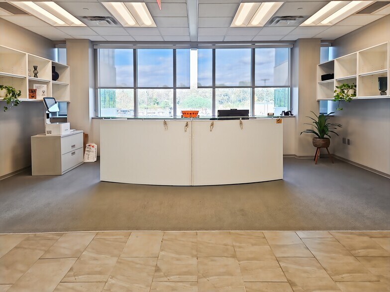 More Photos Of 2321 Energy Dr, Louisville Coworking Space