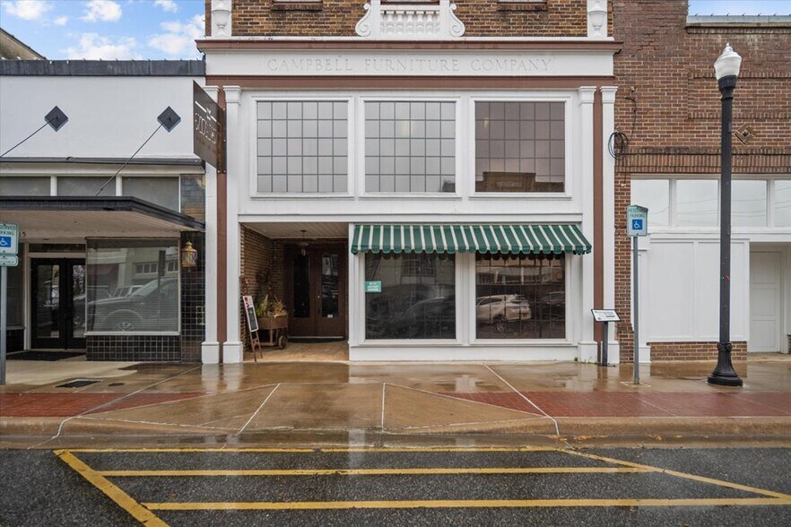 Primary Photo Of 117 E Lufkin Ave, Lufkin General Retail For Sale