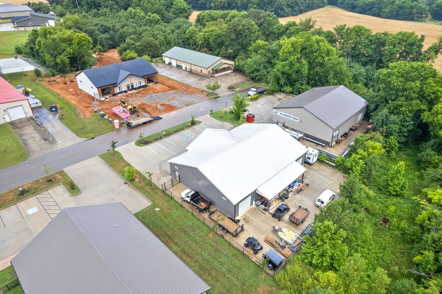 More Photos Of 1811 Mercantile Dr, Clarksville Light Distribution For Lease