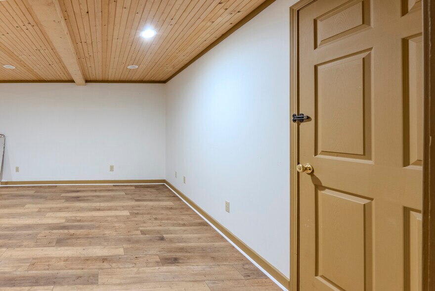 More Photos Of 8356 Sylva Rd, Franklin Office For Sale