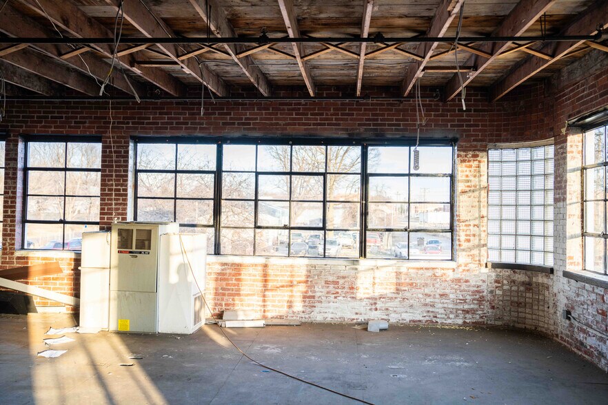 More Photos Of 201 N Missouri Ave, Sedalia Manufacturing For Sale