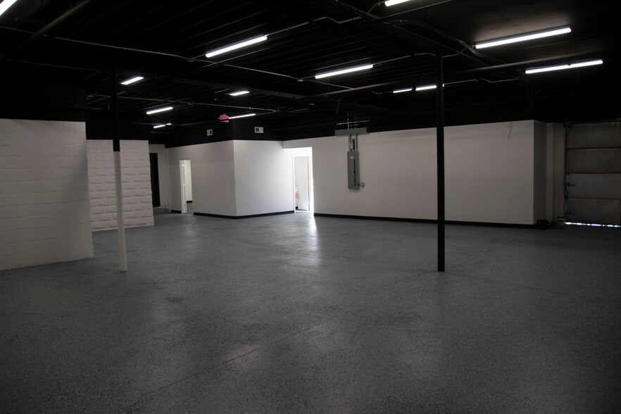 More Photos Of 41 Elm St, Stoneham Warehouse For Lease