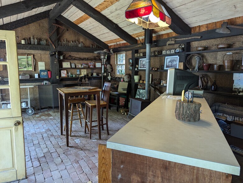 Primary Photo Of 684 Miller Picking Rd, Davidsville Specialty For Sale