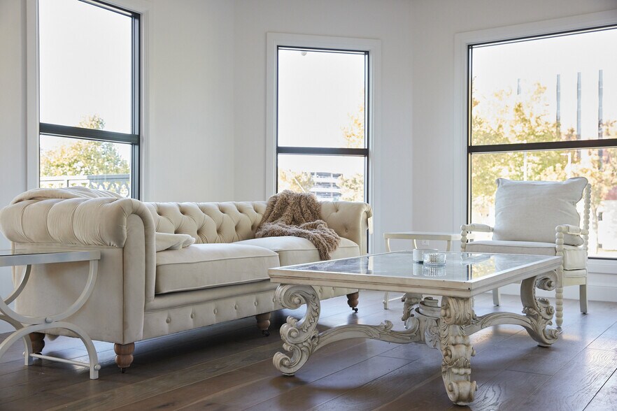 More Photos Of 614 NW 8th St, Oklahoma City Office For Sale