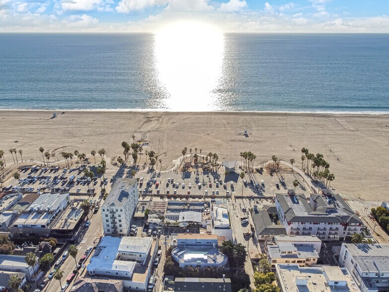 More Photos Of 14 Ozone Ave, Venice Apartments For Sale