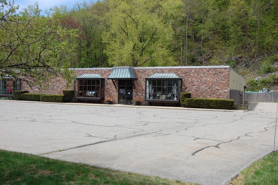 More Photos Of 631-643 Danbury Rd, Wilton Freestanding For Lease