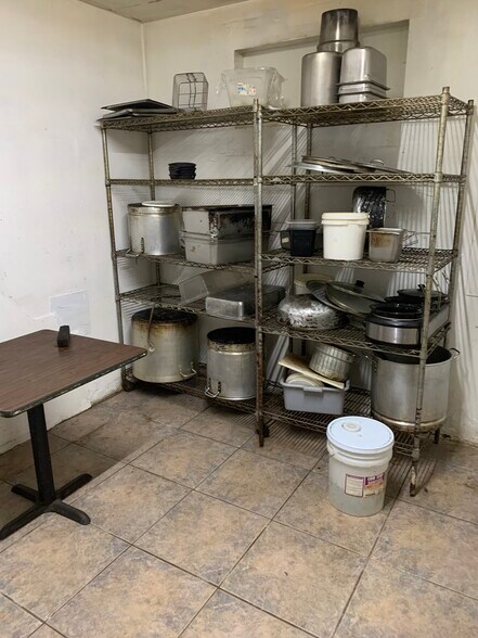 More Photos Of 2409 N Alexander Dr, Baytown General Retail For Lease
