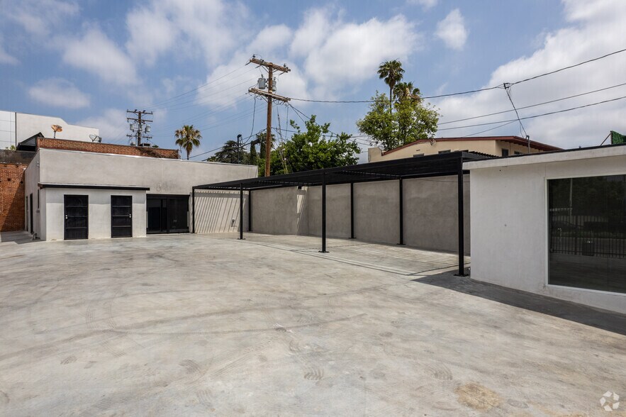 More Photos Of 900-908 N Fairfax Ave, West Hollywood Freestanding For Lease
