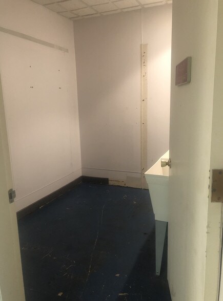 More Photos Of 31040-31046 Utica Rd, Fraser Office Residential For Lease