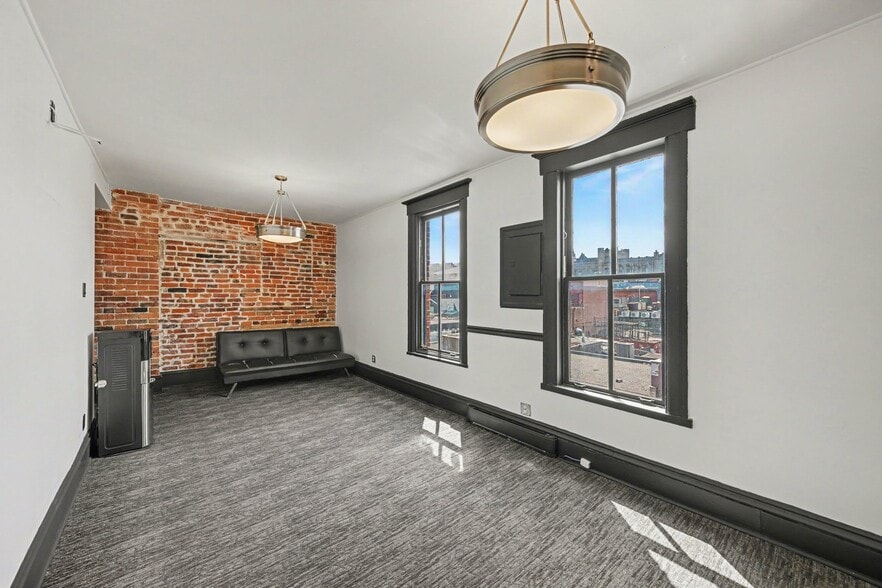 More Photos Of 110 Clarence St, Ottawa Office For Lease