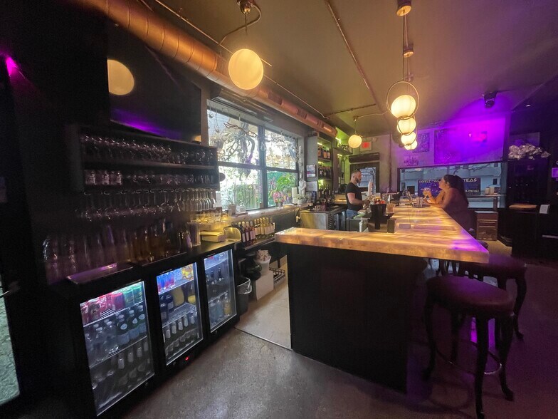 More Photos Of 201-205 NE 31st St, Oakland Park Restaurant For Sale