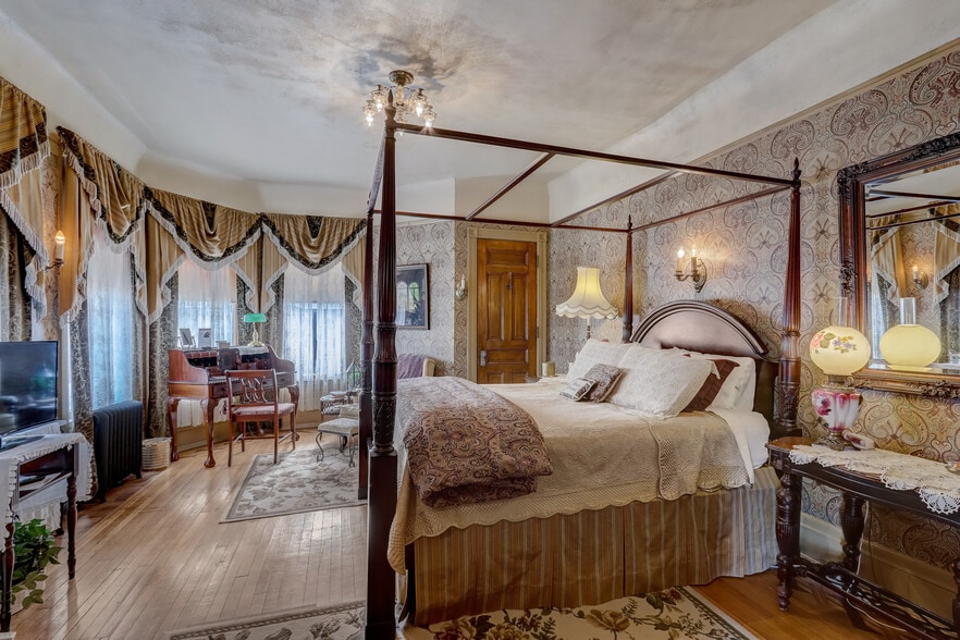 More Photos Of 3209 W Wells St, Milwaukee Hospitality For Sale