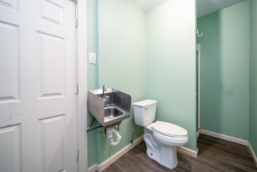 More Photos Of 1505 E Marshall Ave, Longview Medical For Sale