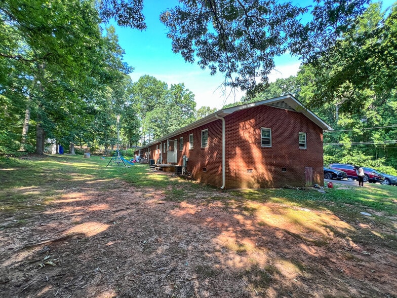 More Photos Of 144 Nottingham Dr, Forest City Apartments For Sale