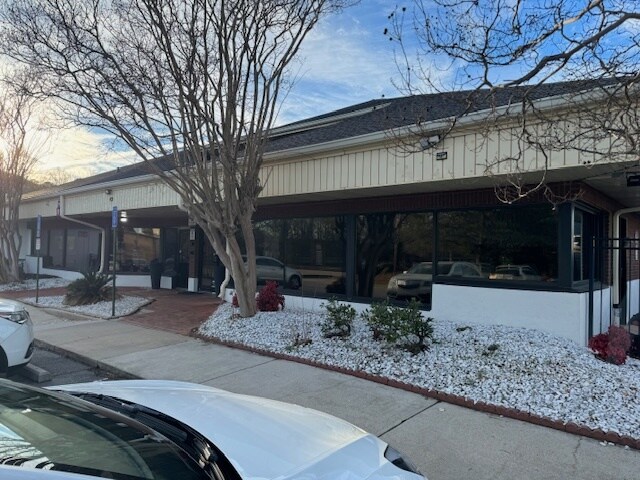 More Photos Of 205 Market Pl, Roswell Schools For Sale