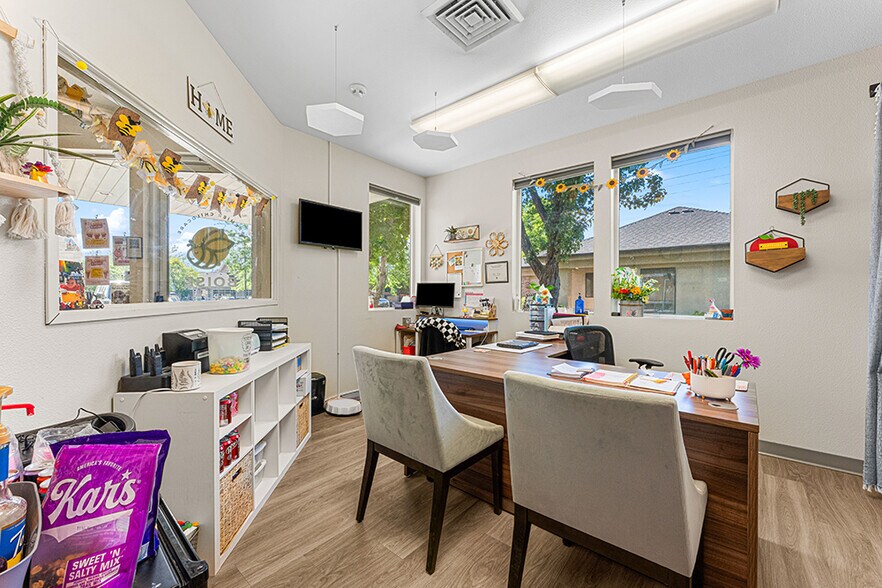 More Photos Of 13013 W Persimmon Ln, Boise Office For Sale