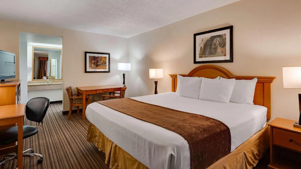 More Photos Of 1015 S Haynes Ave, Miles City Hotel For Sale