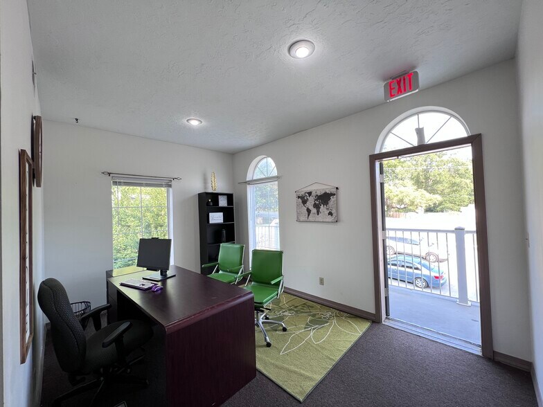 More Photos Of 4380 N Oak Tfwy, Kansas City Loft Creative Space For Sale