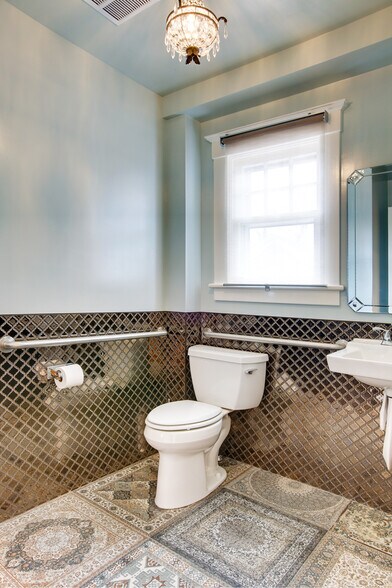 More Photos Of 21 E 2nd St, Riverhead Medical For Sale