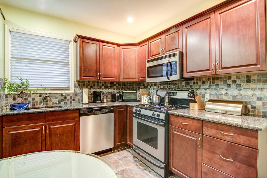 More Photos Of 326 Hackensack St, Carlstadt Office Residential For Sale