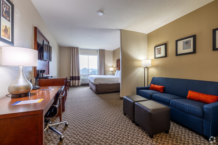 More Photos Of 9345 Highway 6, Navasota Hospitality For Sale