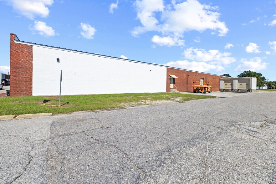 More Photos Of 122 E Laurel St, Mullins Industrial For Sale