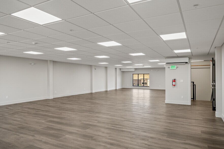 More Photos Of 4554 Forestdale Dr, Park City Light Manufacturing For Lease